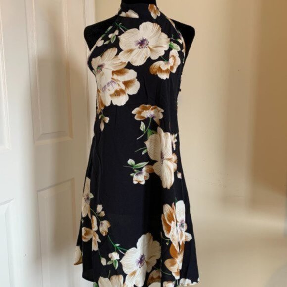 Blue Floral Print Halter Dress - Picture 7 of 9